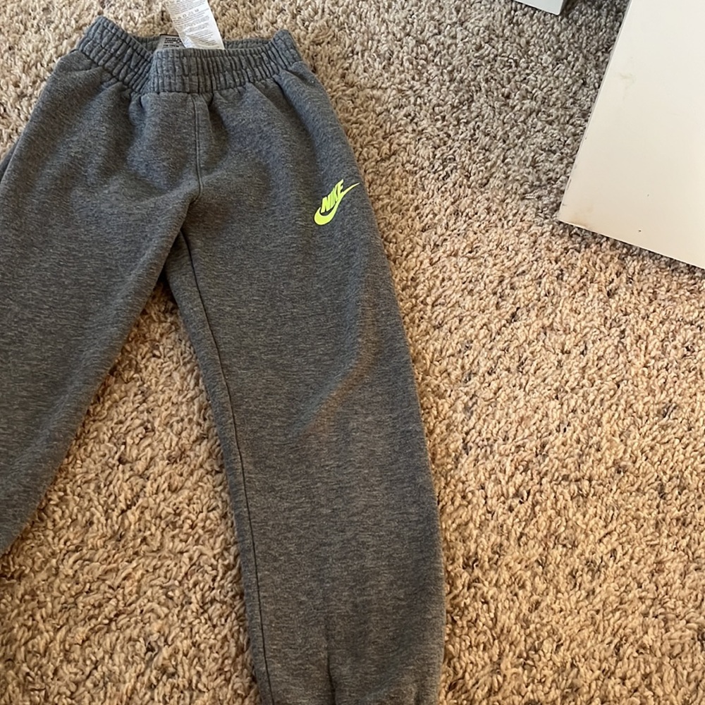 Nike - Picture 2 of 2